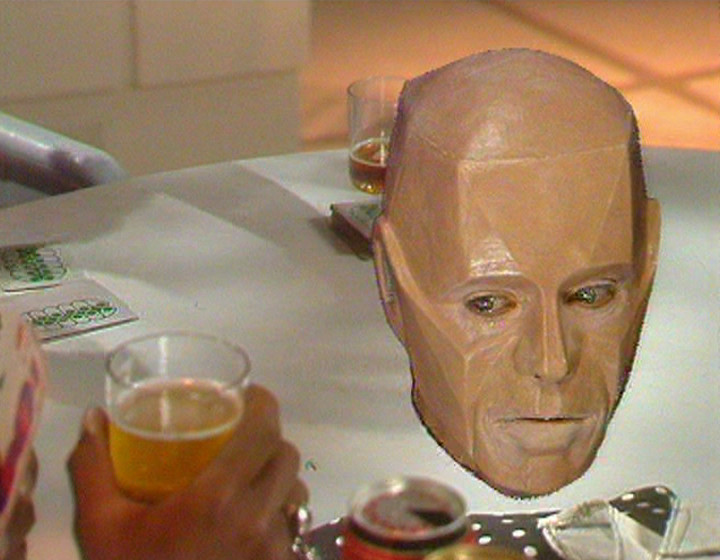 Kryten's head on a table, with some nasty fringing